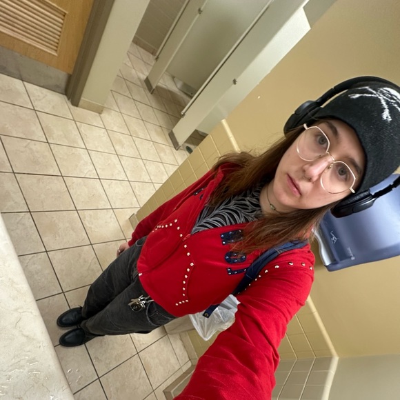 Meet your Posher, Bridget - Picture 1 of 2